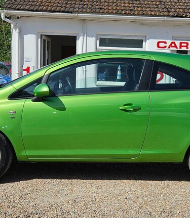 Vauxhall Corsa 1.4 SE AUTOMATIC.. LAST OWNER 10 YEARS.. SERVICE HISTORY.. HEATED SEATS 3