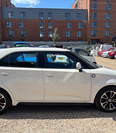 MG MG3 3 STYLE VTI-TEC.. RAF SPECIAL EDITION.. STUNNING EXAMPLE.. BLUETOOTH.. DAB. 3