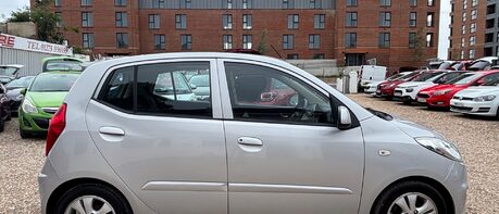Hyundai i10 STYLE.. ONLY £20 ROAD TAX.. SUNROOF.. LOTS OF HISTORY.. AIR CONDITIONING.. 1