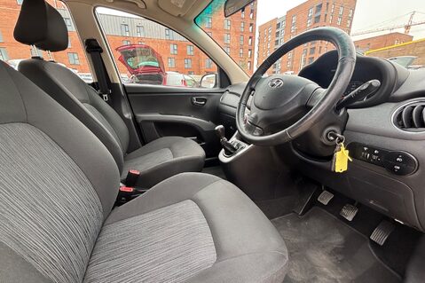 Hyundai i10 STYLE.. ONLY £20 ROAD TAX.. SUNROOF.. LOTS OF HISTORY.. AIR CONDITIONING.. 6