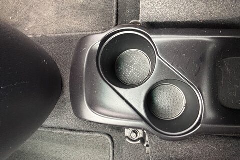 Hyundai i10 STYLE.. ONLY £20 ROAD TAX.. SUNROOF.. LOTS OF HISTORY.. AIR CONDITIONING.. 17