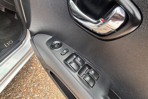 Hyundai i10 STYLE.. ONLY £20 ROAD TAX.. SUNROOF.. LOTS OF HISTORY.. AIR CONDITIONING.. 18