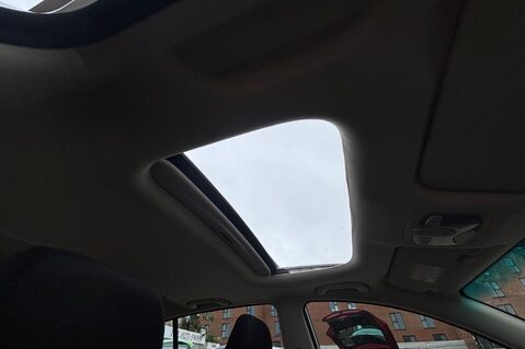 Hyundai i10 STYLE.. ONLY £20 ROAD TAX.. SUNROOF.. LOTS OF HISTORY.. AIR CONDITIONING.. 25