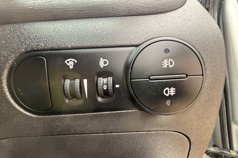 Hyundai i10 STYLE.. ONLY £20 ROAD TAX.. SUNROOF.. LOTS OF HISTORY.. AIR CONDITIONING.. 27