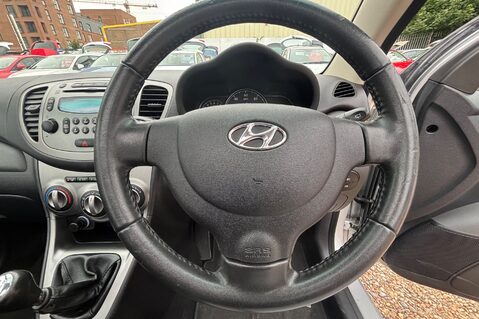 Hyundai i10 STYLE.. ONLY £20 ROAD TAX.. SUNROOF.. LOTS OF HISTORY.. AIR CONDITIONING.. 28