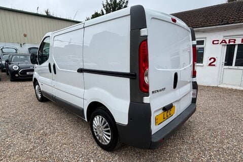 Renault Trafic SL27 DCI 115 SWB.. NO VAT ..11 SERVICES..CHAIN DRIVEN.. LAST OWNER 14 YEARS 11