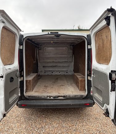 Renault Trafic SL27 DCI 115 SWB.. NO VAT ..11 SERVICES..CHAIN DRIVEN.. LAST OWNER 14 YEARS 3