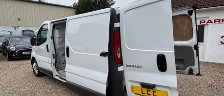 Renault Trafic SL27 DCI 115 SWB.. NO VAT ..11 SERVICES..CHAIN DRIVEN.. LAST OWNER 14 YEARS 1