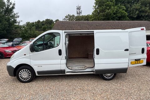 Renault Trafic SL27 DCI 115 SWB.. NO VAT ..11 SERVICES..CHAIN DRIVEN.. LAST OWNER 14 YEARS 7