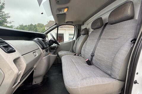Renault Trafic SL27 DCI 115 SWB.. NO VAT ..11 SERVICES..CHAIN DRIVEN.. LAST OWNER 14 YEARS 6
