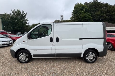 Renault Trafic SL27 DCI 115 SWB.. NO VAT ..11 SERVICES..CHAIN DRIVEN.. LAST OWNER 14 YEARS 2