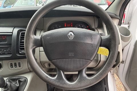 Renault Trafic SL27 DCI 115 SWB.. NO VAT ..11 SERVICES..CHAIN DRIVEN.. LAST OWNER 14 YEARS 18