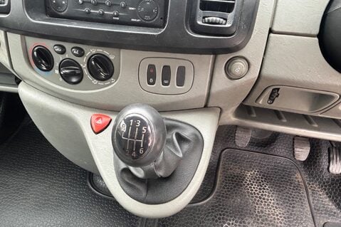 Renault Trafic SL27 DCI 115 SWB.. NO VAT ..11 SERVICES..CHAIN DRIVEN.. LAST OWNER 14 YEARS 21