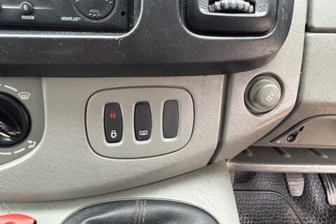 Renault Trafic SL27 DCI 115 SWB.. NO VAT ..11 SERVICES..CHAIN DRIVEN.. LAST OWNER 14 YEARS 23