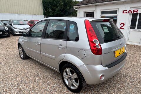 Ford Fiesta ZETEC CLIMATE TDCI.. £35 ROAD TAX.. 72MPG.. LAST OWNER 13 YEARS  12