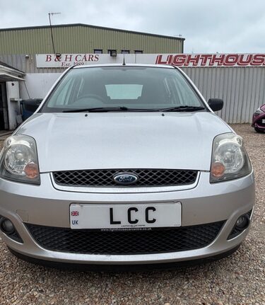 Ford Fiesta ZETEC CLIMATE TDCI.. £35 ROAD TAX.. 72MPG.. LAST OWNER 13 YEARS  3