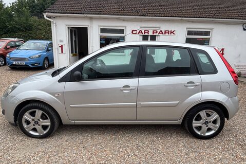Ford Fiesta ZETEC CLIMATE TDCI.. £35 ROAD TAX.. 72MPG.. LAST OWNER 13 YEARS  8