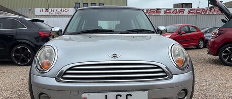 Mini Hatch COOPER.. LAST OWNER 10 YEARS.. LOTS OF HISTORY..AIR CON..AUX INPUT.... 1