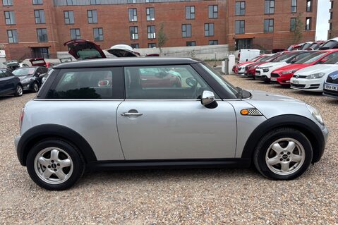 Mini Hatch COOPER.. LAST OWNER 10 YEARS.. STUNNING EXAMPLE.. LOTS OF HISTORY 17