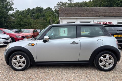 Mini Hatch COOPER.. LAST OWNER 10 YEARS.. STUNNING EXAMPLE.. LOTS OF HISTORY 18