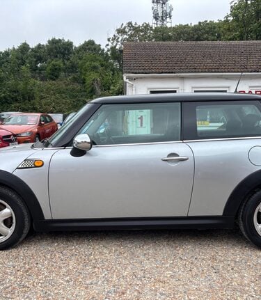 Mini Hatch COOPER.. LAST OWNER 10 YEARS.. LOTS OF HISTORY..AIR CON..AUX INPUT.... 3