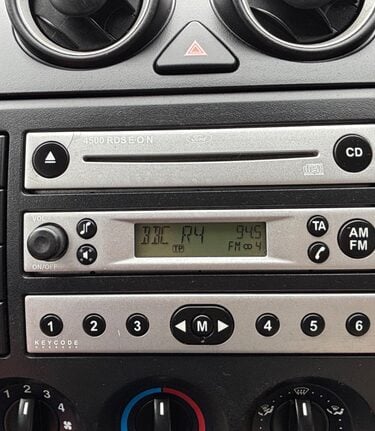 Ford Fiesta ZETEC CLIMATE.. LOW INSURANCE.. SERVICE HISTORY.. IDEAL FIRST CAR 3