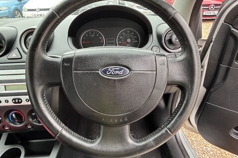 Ford Fiesta ZETEC CLIMATE.. LOW INSURANCE.. SERVICE HISTORY.. IDEAL FIRST CAR 3