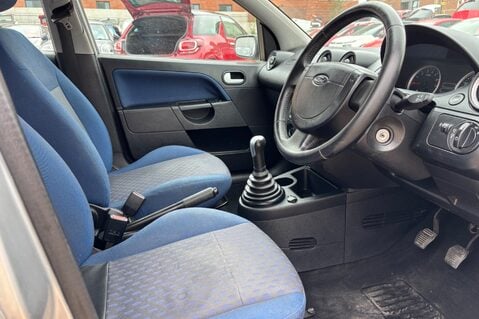 Ford Fiesta ZETEC CLIMATE.. LOW INSURANCE.. SERVICE HISTORY.. IDEAL FIRST CAR 2