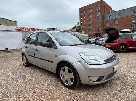 Ford Fiesta ZETEC CLIMATE.. LOW INSURANCE.. SERVICE HISTORY.. IDEAL FIRST CAR