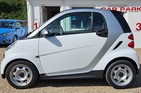 Smart Fortwo Coupe PURE MHD.. £20 ROAD TAX.. 1 PREVIOUS KEEPER.. SERVICE HISTORY.. GLASS ROOF 8