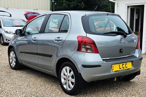 Toyota Yaris TR VVTI..1 PREVIOUS OWNER WITH 13 SERVICES !! 8