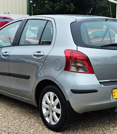 Toyota Yaris TR VVTI..1st OWNER 10 YEARS,2nd OWNER 7 YEARS.13 SERVICES !! AIR CON.  3