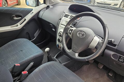 Toyota Yaris TR VVTI..1 PREVIOUS OWNER WITH 13 SERVICES !! 9