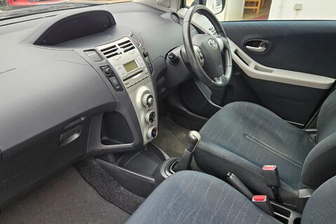 Toyota Yaris TR VVTI..1 PREVIOUS OWNER WITH 13 SERVICES !! 5