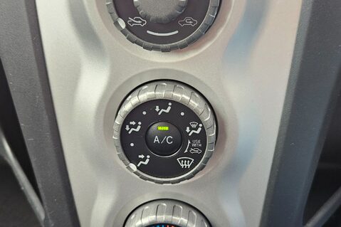 Toyota Yaris TR VVTI..1 PREVIOUS OWNER WITH 13 SERVICES !! 17