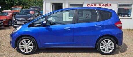 Honda Jazz I-VTEC EX.. AUTOMATIC.. 9 SERVICES.. STUNNING CAR 1