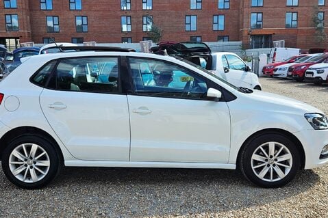 Volkswagen Polo SE..75 BHP WITH GLASS SUNROOF..7 SERVICES.. £20 ROAD TAX.. STUNNING CAR 13