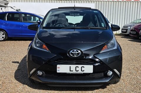 Toyota Aygo VVT-I X-PRESSION X-SHIFT.. 8 MAIN DEALER SERVICES.. ELECTRIC SUNROOF.. RARE 3