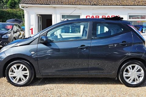 Toyota Aygo VVT-I X-PRESSION X-SHIFT.. 8 MAIN DEALER SERVICES.. ELECTRIC SUNROOF.. RARE 4