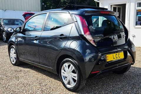 Toyota Aygo VVT-I X-PRESSION X-SHIFT.. 8 MAIN DEALER SERVICES.. ELECTRIC SUNROOF.. RARE 9