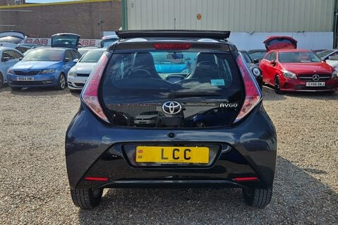Toyota Aygo VVT-I X-PRESSION X-SHIFT.. 8 MAIN DEALER SERVICES.. ELECTRIC SUNROOF.. RARE 10