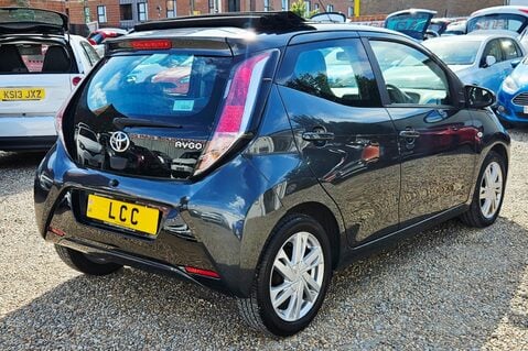 Toyota Aygo VVT-I X-PRESSION X-SHIFT.. 8 MAIN DEALER SERVICES.. ELECTRIC SUNROOF.. RARE 13