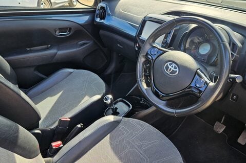 Toyota Aygo VVT-I X-PRESSION X-SHIFT.. 8 MAIN DEALER SERVICES.. ELECTRIC SUNROOF.. RARE 14