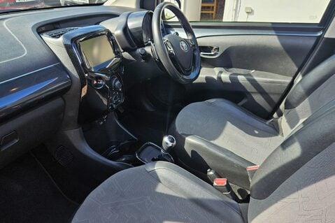 Toyota Aygo VVT-I X-PRESSION X-SHIFT.. 8 MAIN DEALER SERVICES.. ELECTRIC SUNROOF.. RARE 21