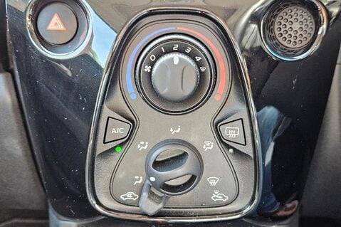 Toyota Aygo VVT-I X-PRESSION X-SHIFT.. 8 MAIN DEALER SERVICES.. ELECTRIC SUNROOF.. RARE 25