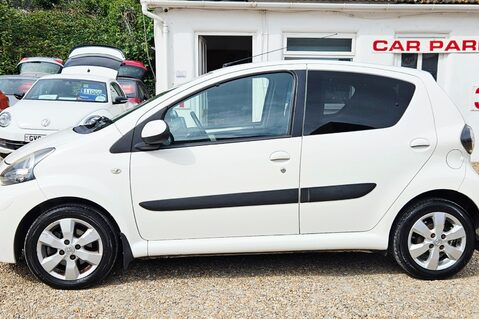 Toyota Aygo VVT-I FIRE MM ..AIR CON. AUTOMATIC.. SERVICE HISTORY.. £20 ROAD TAX..DAB .. 4