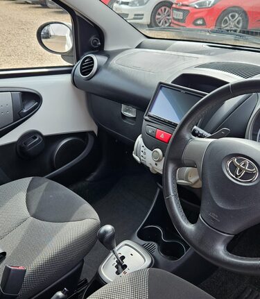 Toyota Aygo VVT-I FIRE MM ..AIR CON. AUTOMATIC.. SERVICE HISTORY.. £20 ROAD TAX..DAB .. 3