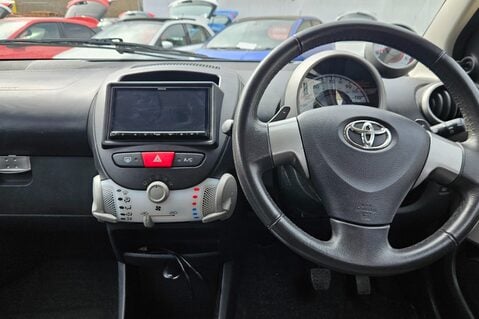 Toyota Aygo VVT-I FIRE MM ..AIR CON. AUTOMATIC.. SERVICE HISTORY.. £20 ROAD TAX..DAB .. 8