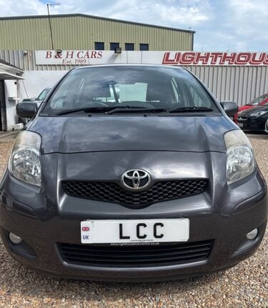 Toyota Yaris TR VVT-I MM.. AUTOMATIC.. AIR CON.. PADDLE SHIFT.. 16 MAIN DEALER SERVICES  3