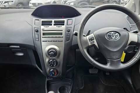 Toyota Yaris TR VVT-I MM.. AUTOMATIC.. AIR CON.. PADDLE SHIFT.. 16 MAIN DEALER SERVICES  17